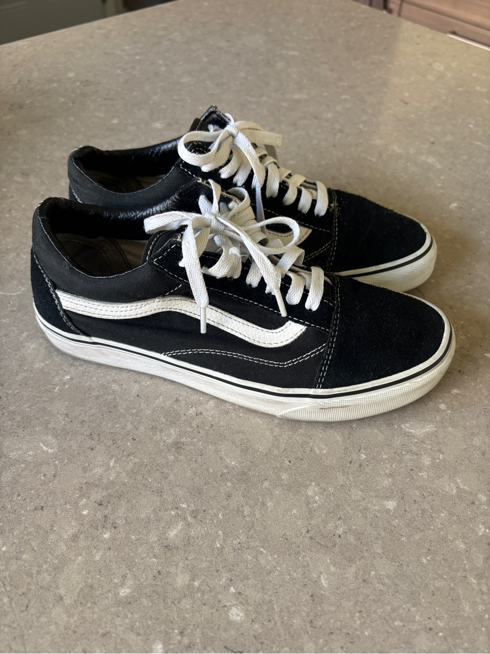 Vans black and white Old Skool Low-Top Sneakers